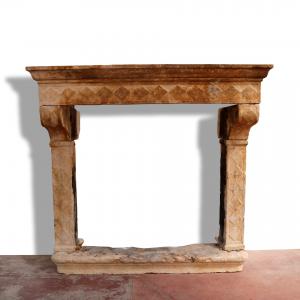 Camino antico in pietra cm.163x151h. Epoca fine 1700.
